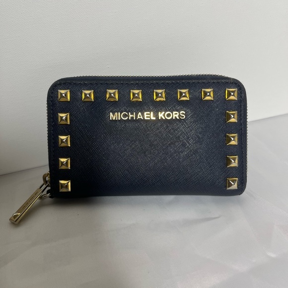 Michael Kors Handbags - Michael Kors Selma Wallet